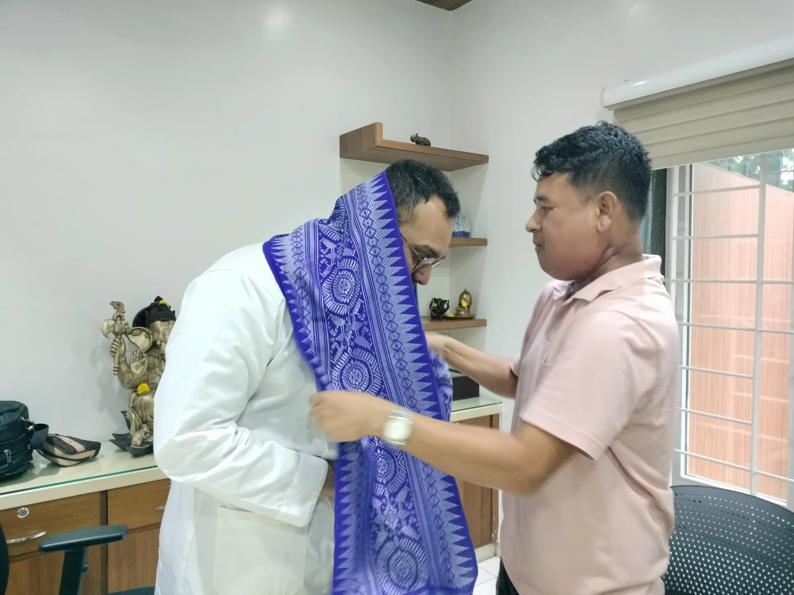 Patient expressing gratitude to Dr. Vidhyadharan